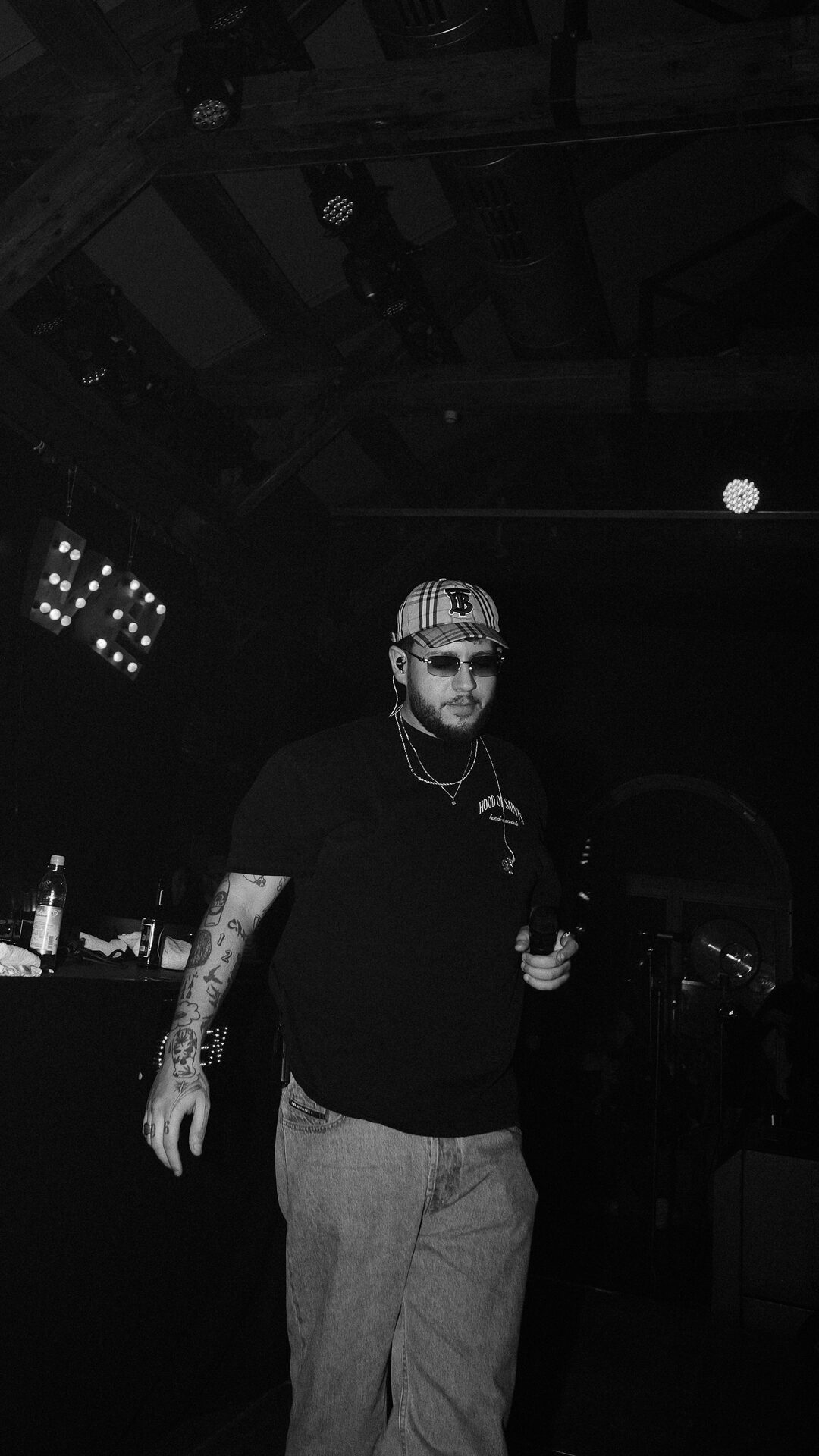 Tour visuals «Love 4 Sale Tour» - Still 21