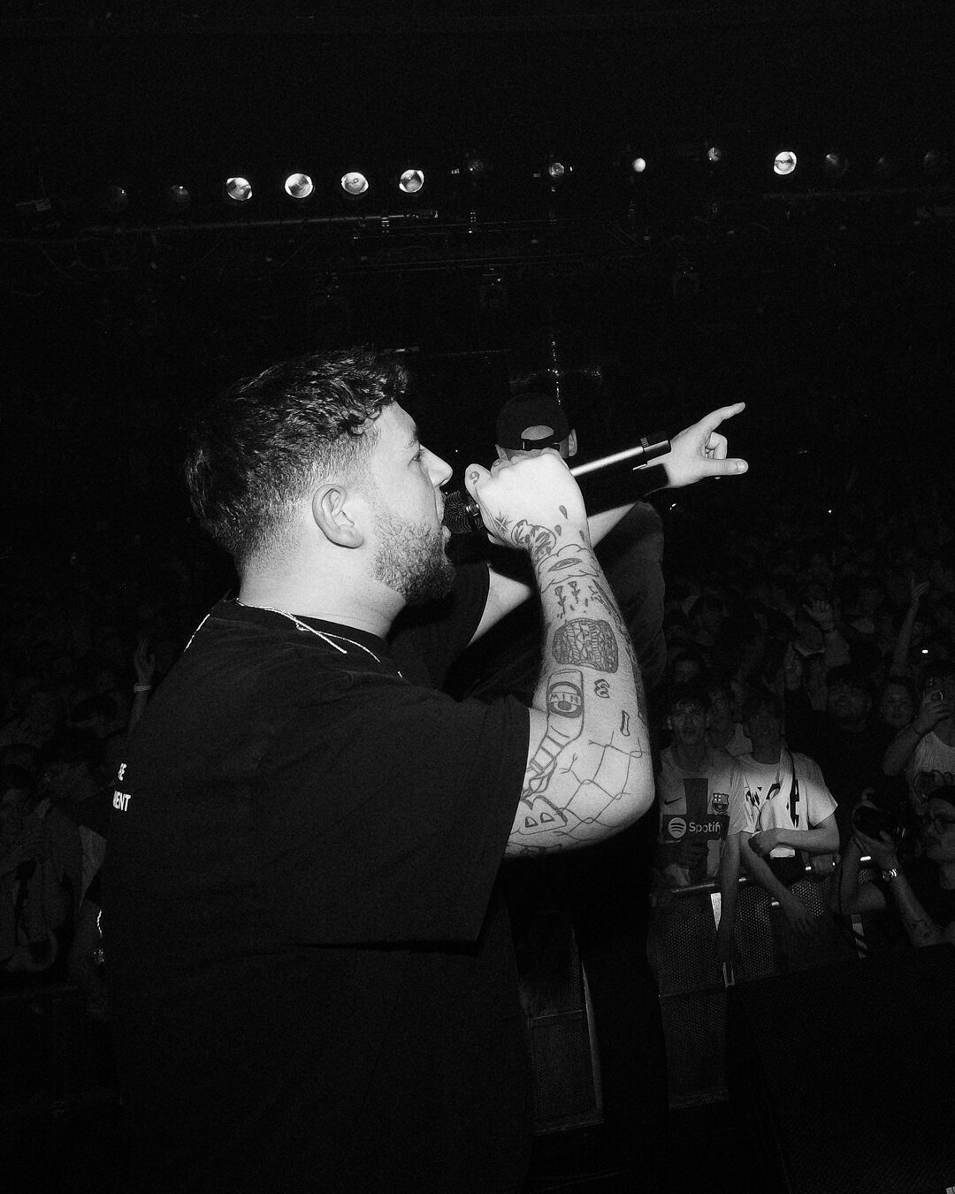 Tour visuals «Love 4 Sale Tour» - Still 13