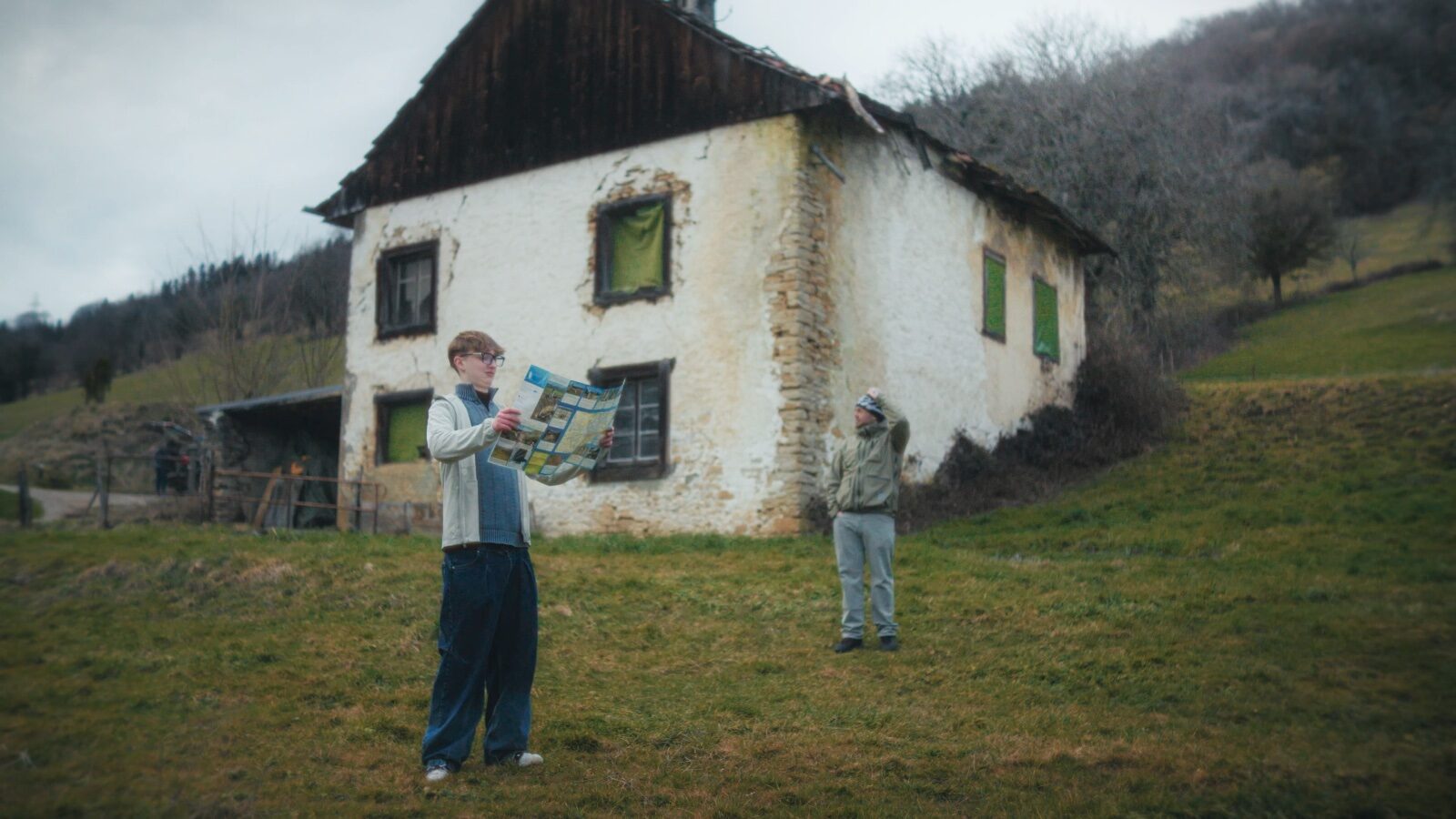 OVE x Chilly Gonzales x Jaymee x Lugatti - DANS LA SCHEISSE - Still 15