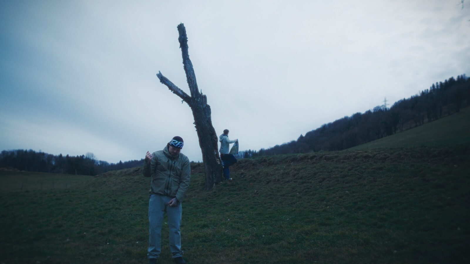 OVE x Chilly Gonzales x Jaymee x Lugatti - DANS LA SCHEISSE - Still 8